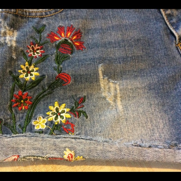 ETWO Jean Shorts Junior Size S Boho Frayed Raw Cuffed Hem Distressed Embroidered - Picture 2 of 4